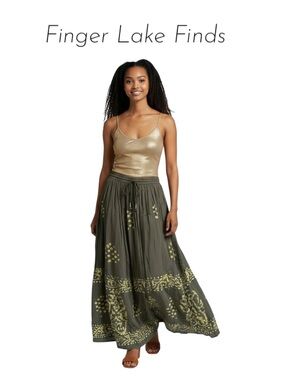 Relativity Olive/Gold Printed Broomstick Skirt, M